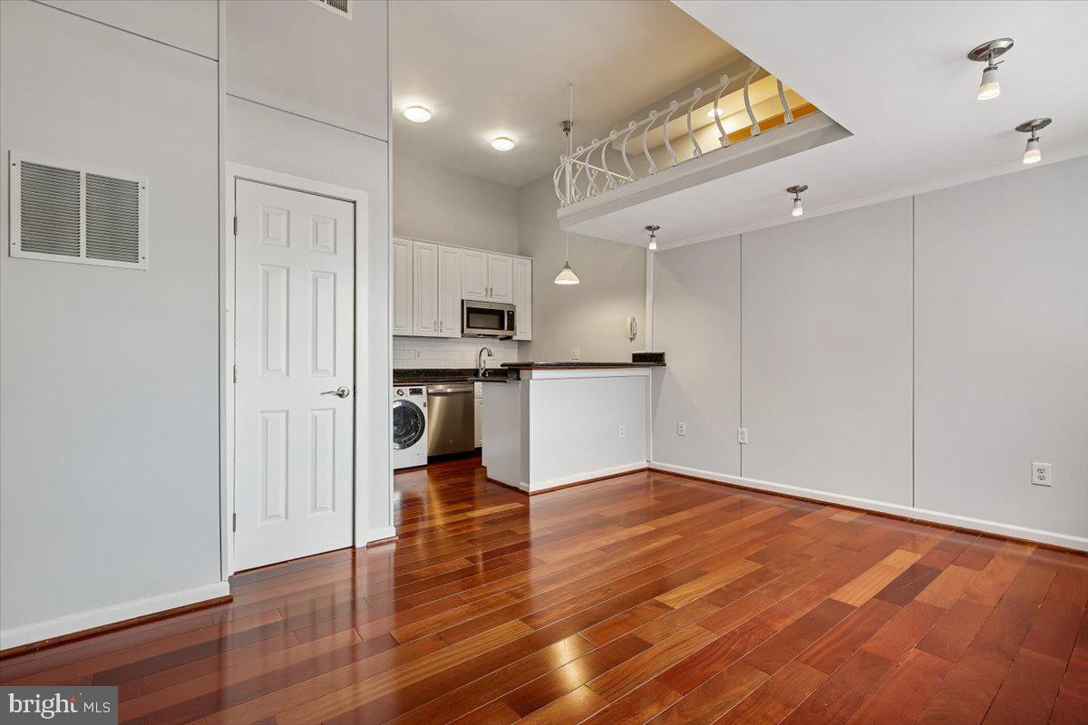 LOGAN CIRCLE - Residential