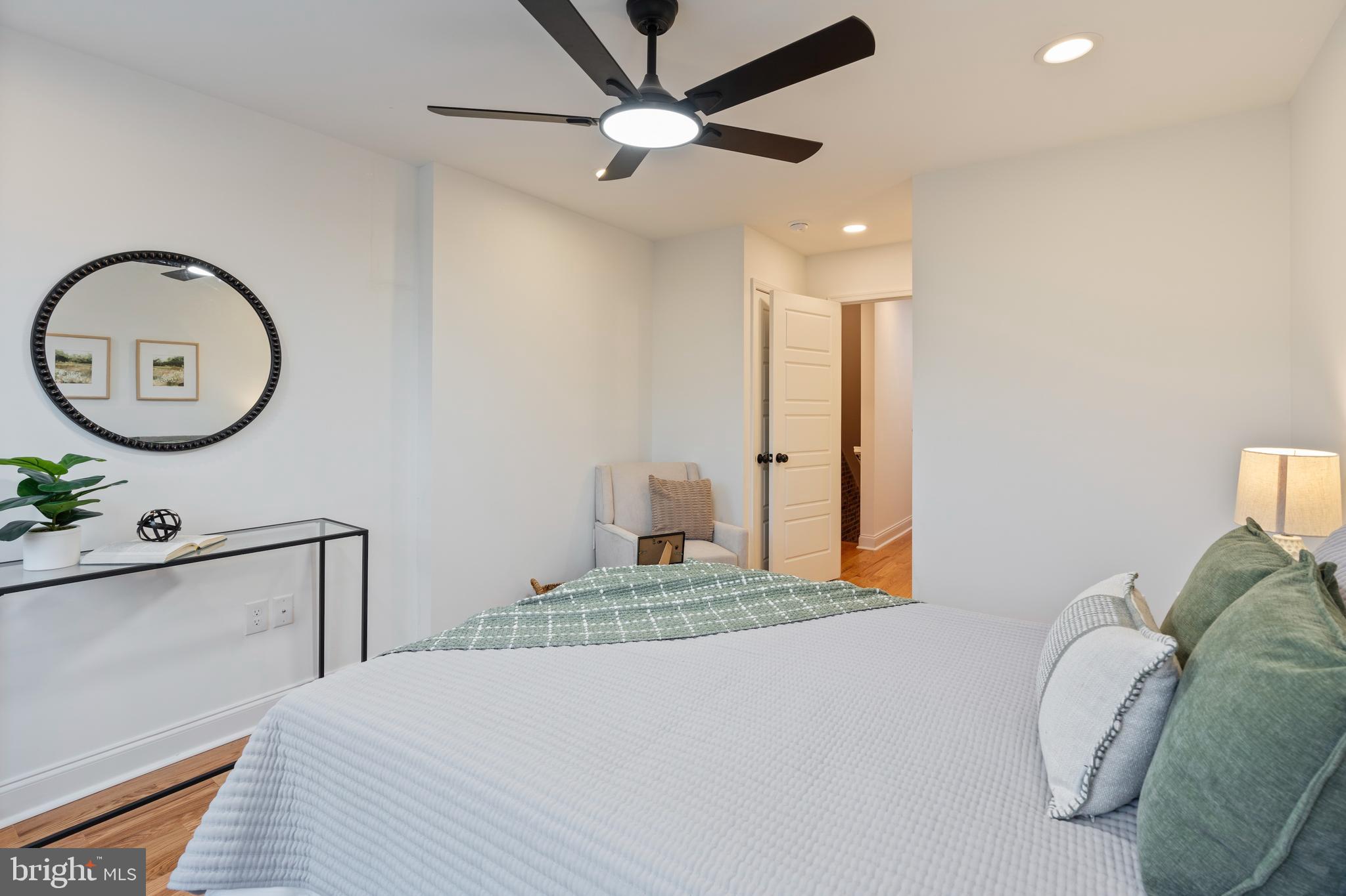 LOCUST POINT - Residential