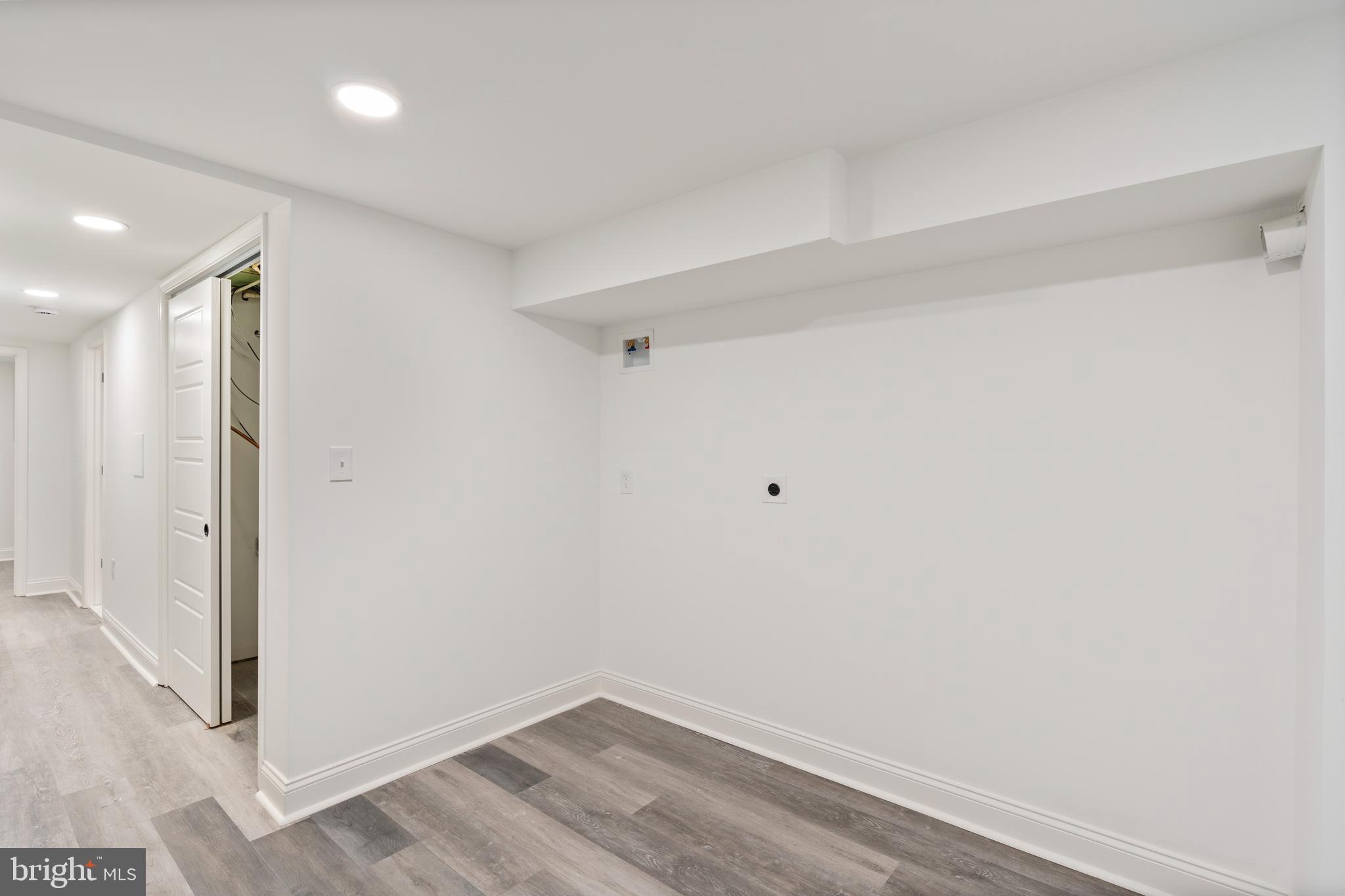 LOCUST POINT - Residential