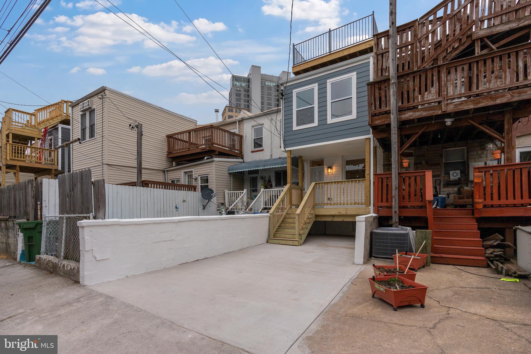 LOCUST POINT - Residential