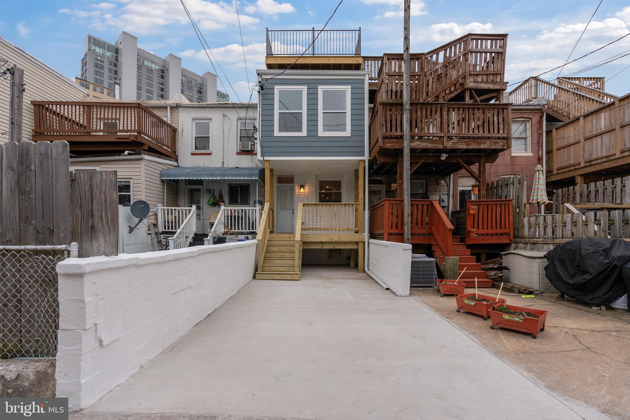 LOCUST POINT - Residential