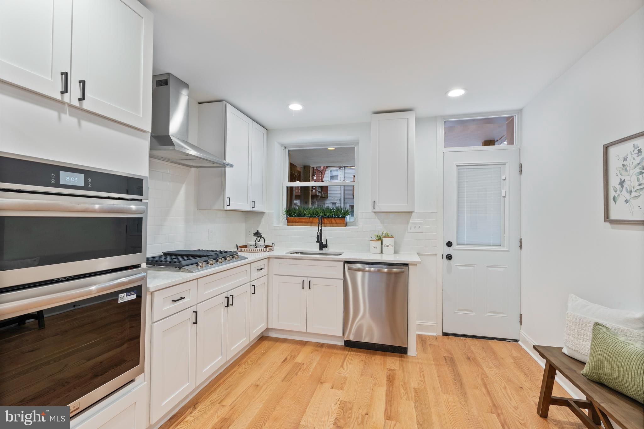 LOCUST POINT - Residential