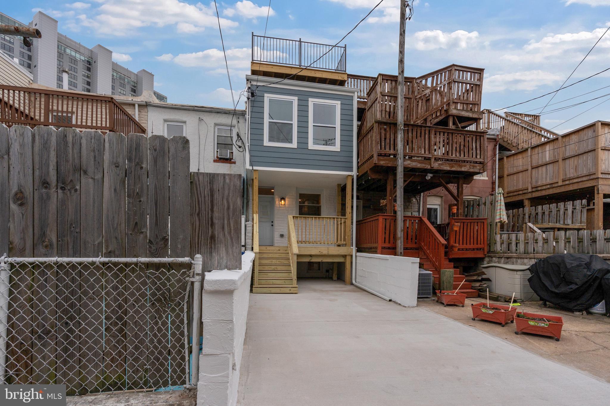 LOCUST POINT - Residential