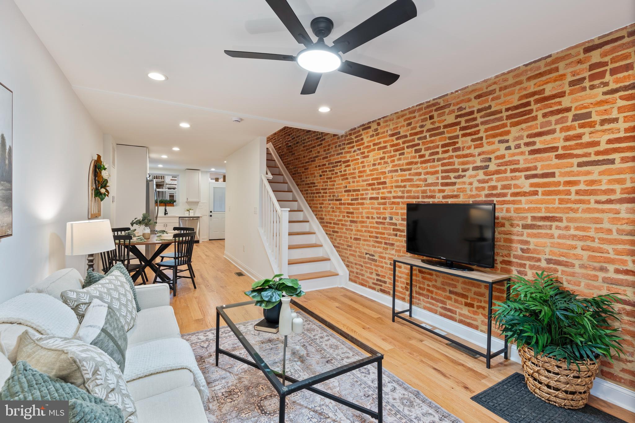 LOCUST POINT - Residential