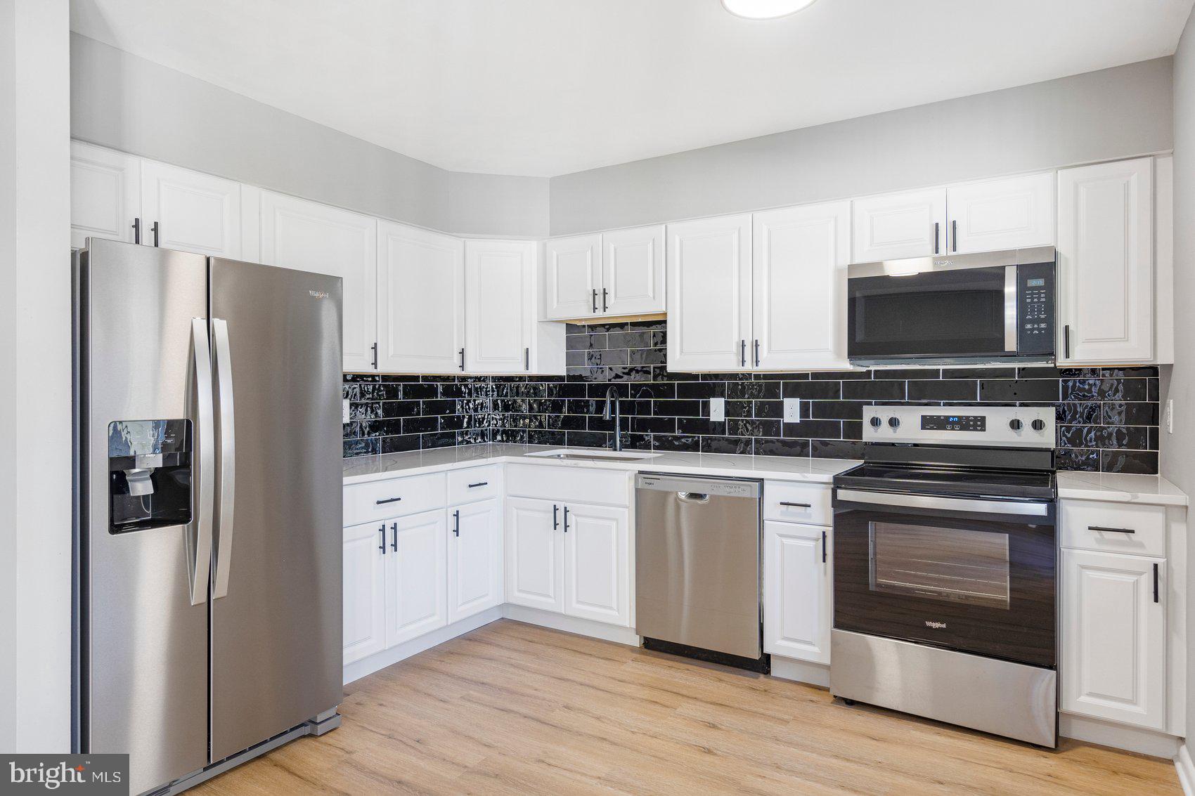 BRENTWOOD SQUARE - Residential