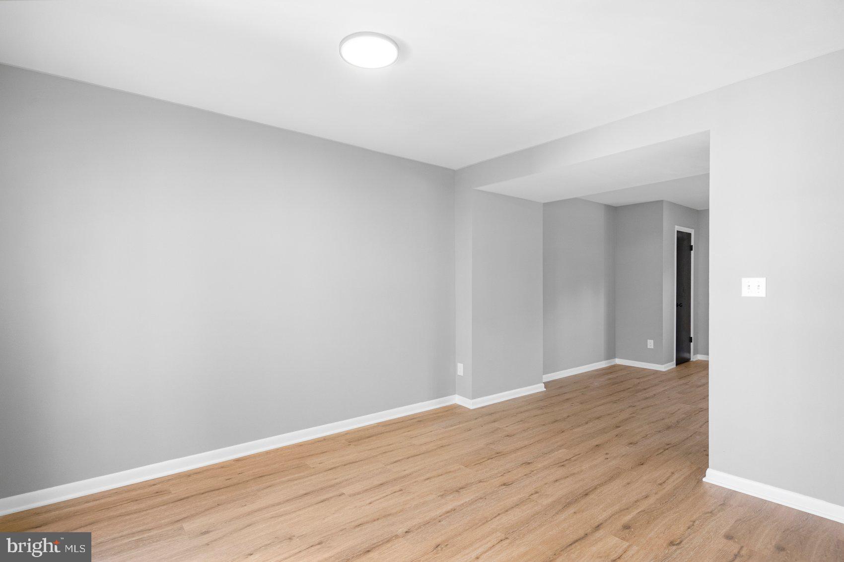 BRENTWOOD SQUARE - Residential