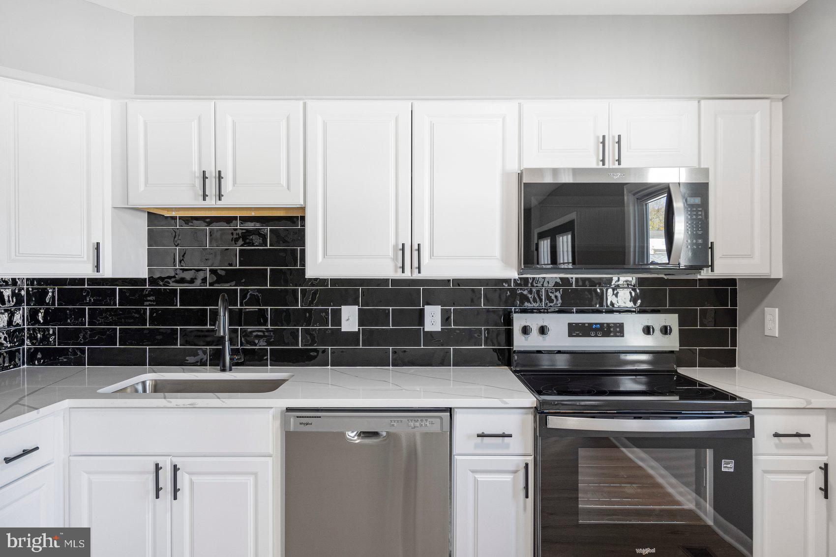 BRENTWOOD SQUARE - Residential