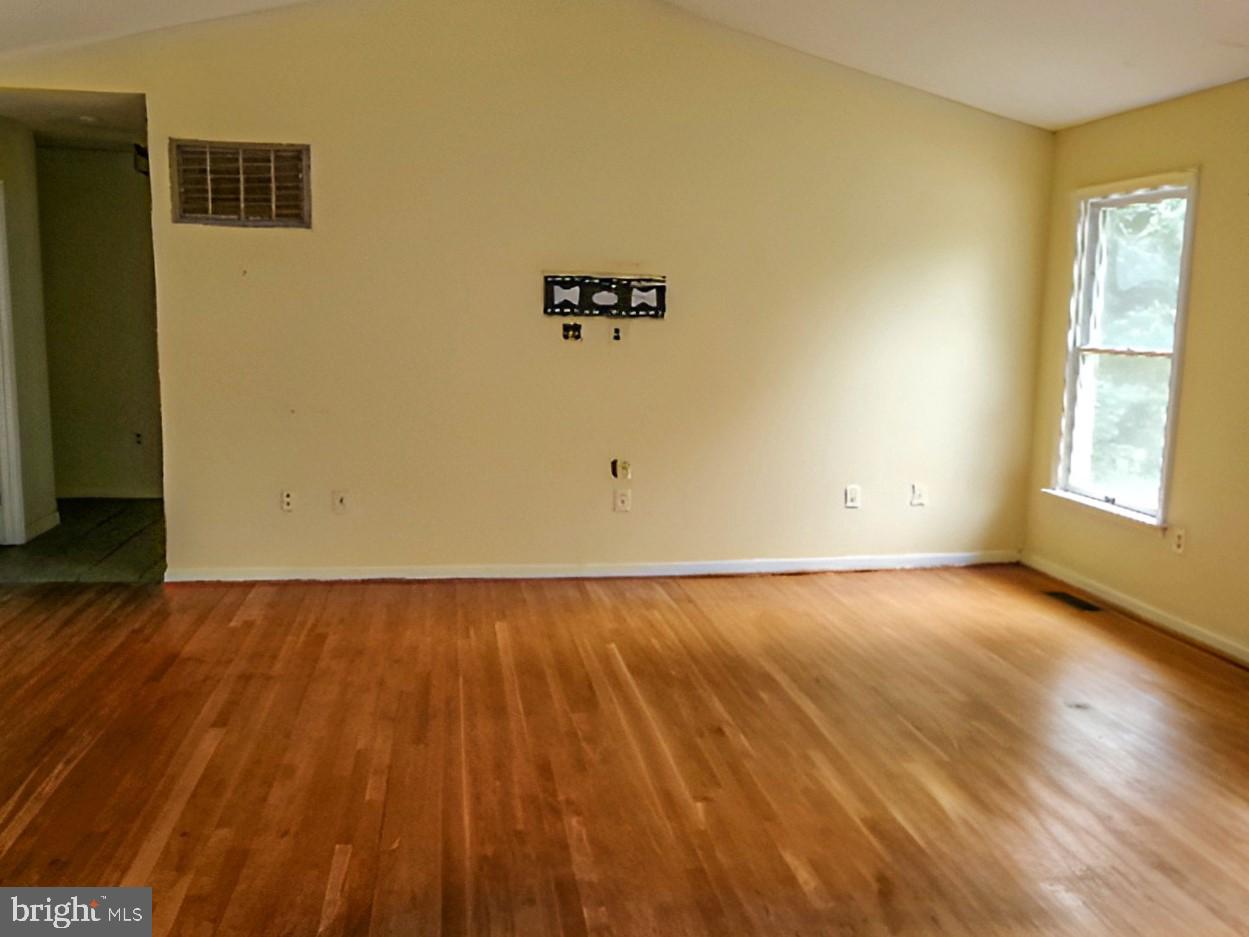 LAKE FOREST ESTATES - Residential