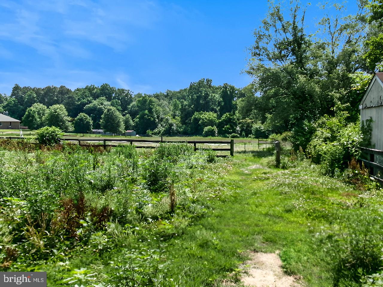 LAKE FOREST ESTATES - Residential