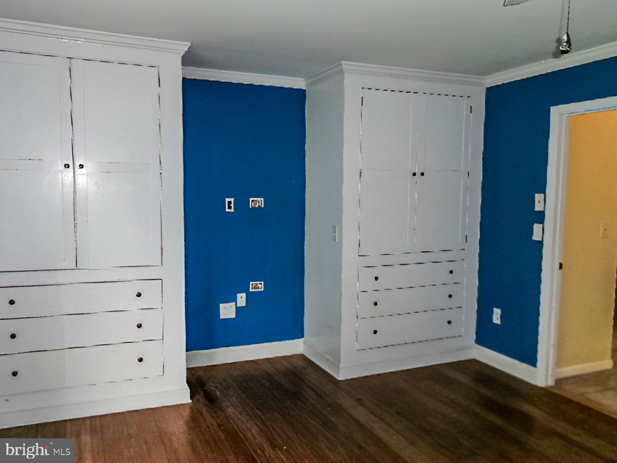 LAKE FOREST ESTATES - Residential