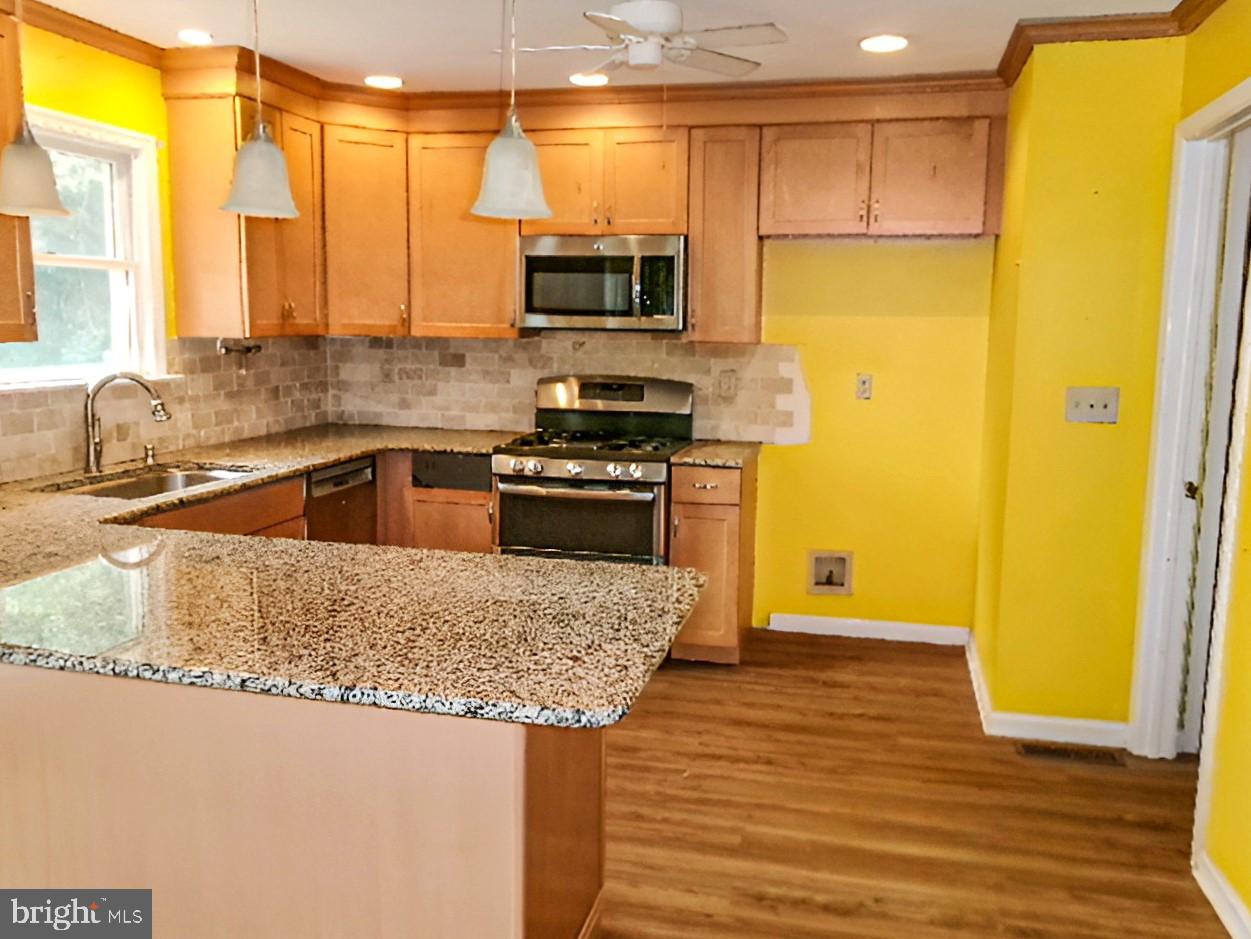 LAKE FOREST ESTATES - Residential