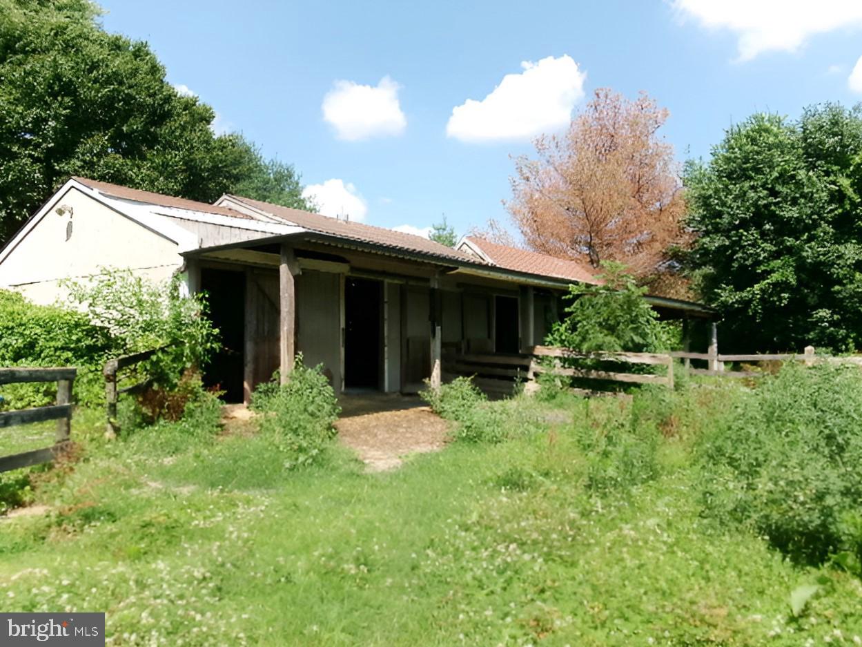 LAKE FOREST ESTATES - Residential