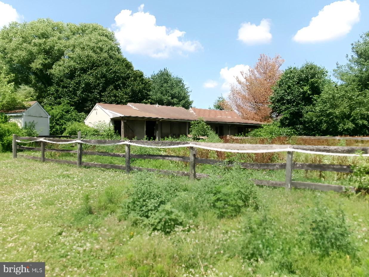LAKE FOREST ESTATES - Residential