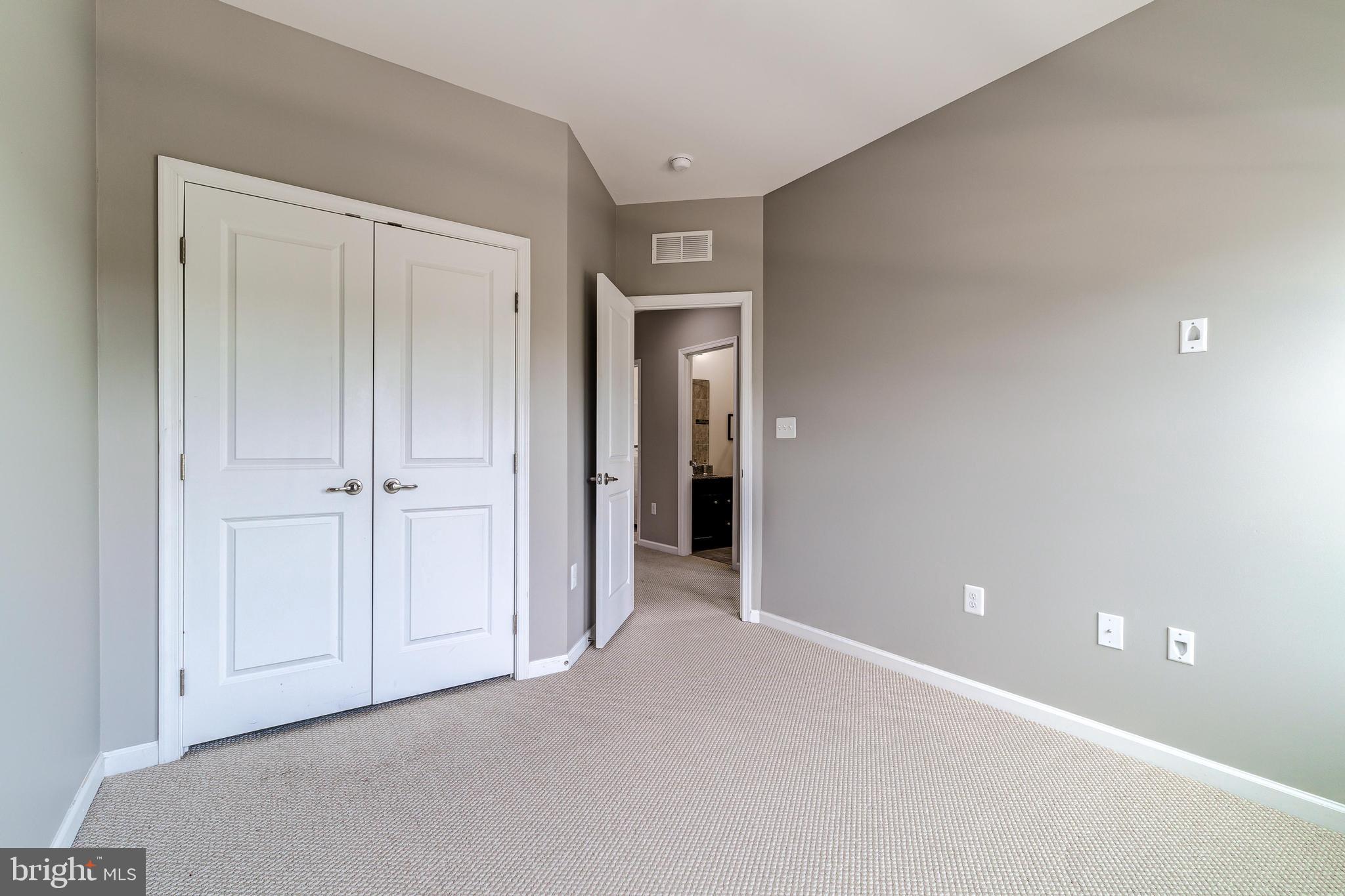 VANTAGE POINT SOUTH - Residential