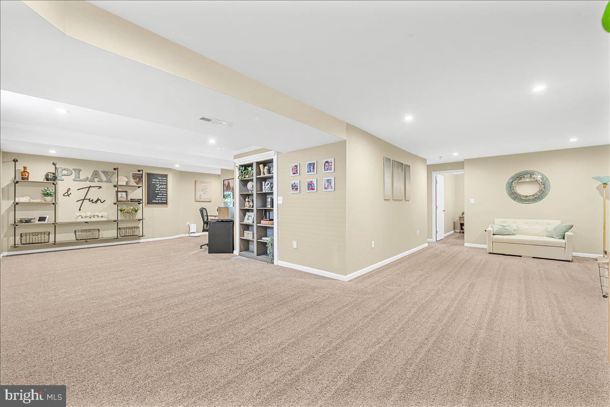 WILLOW BROOK - Residential