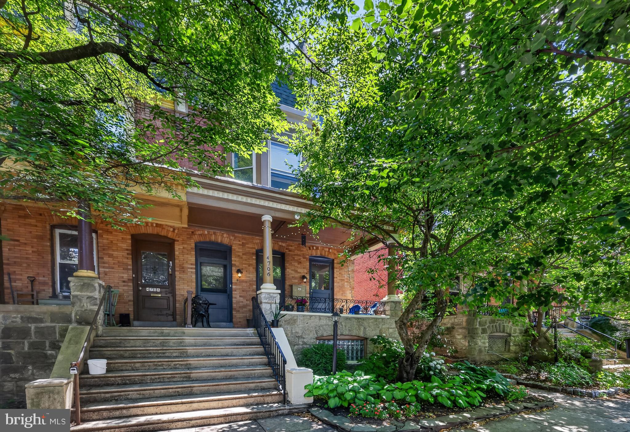 UNIVERSITY CITY - Residential Income