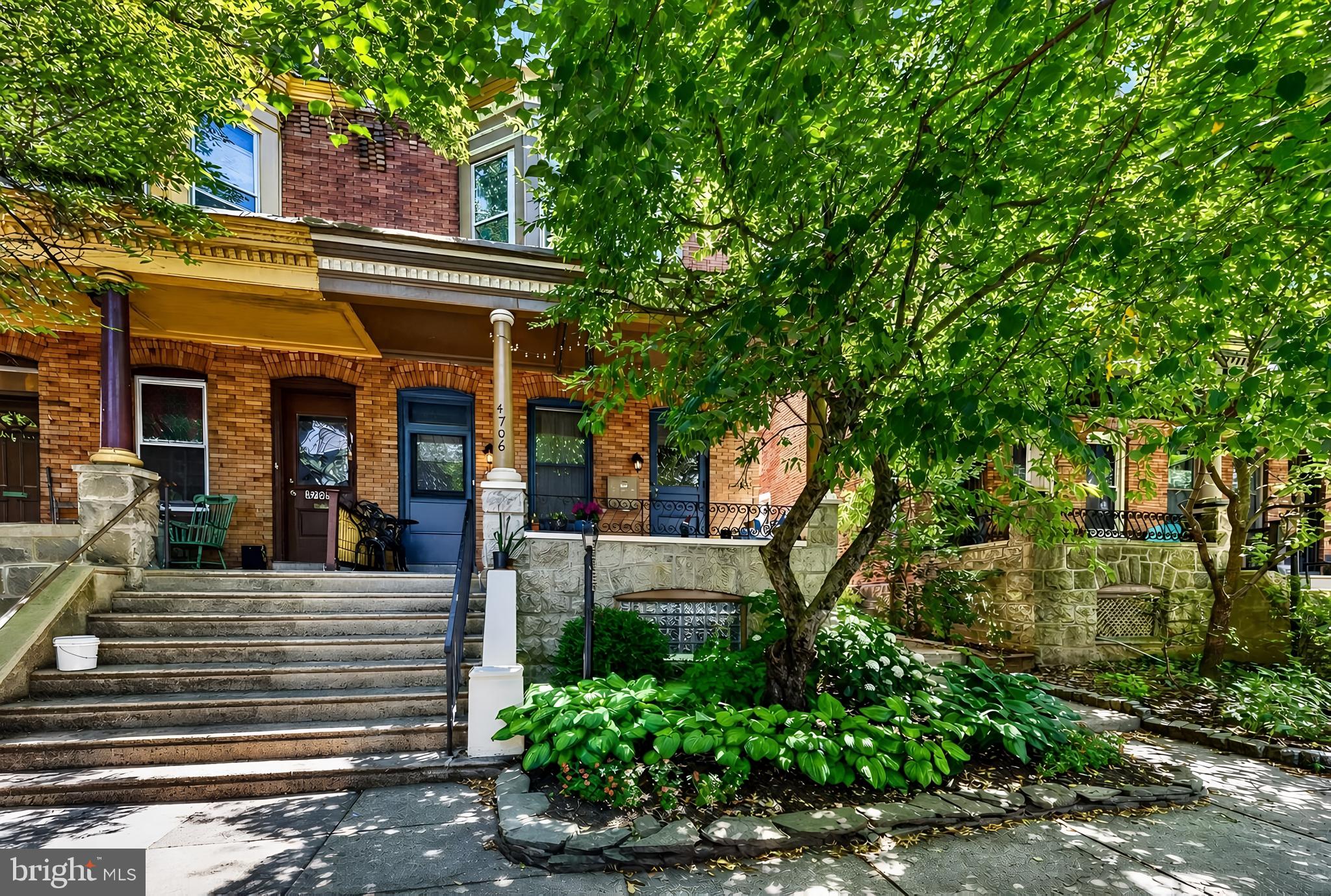 UNIVERSITY CITY - Residential Income
