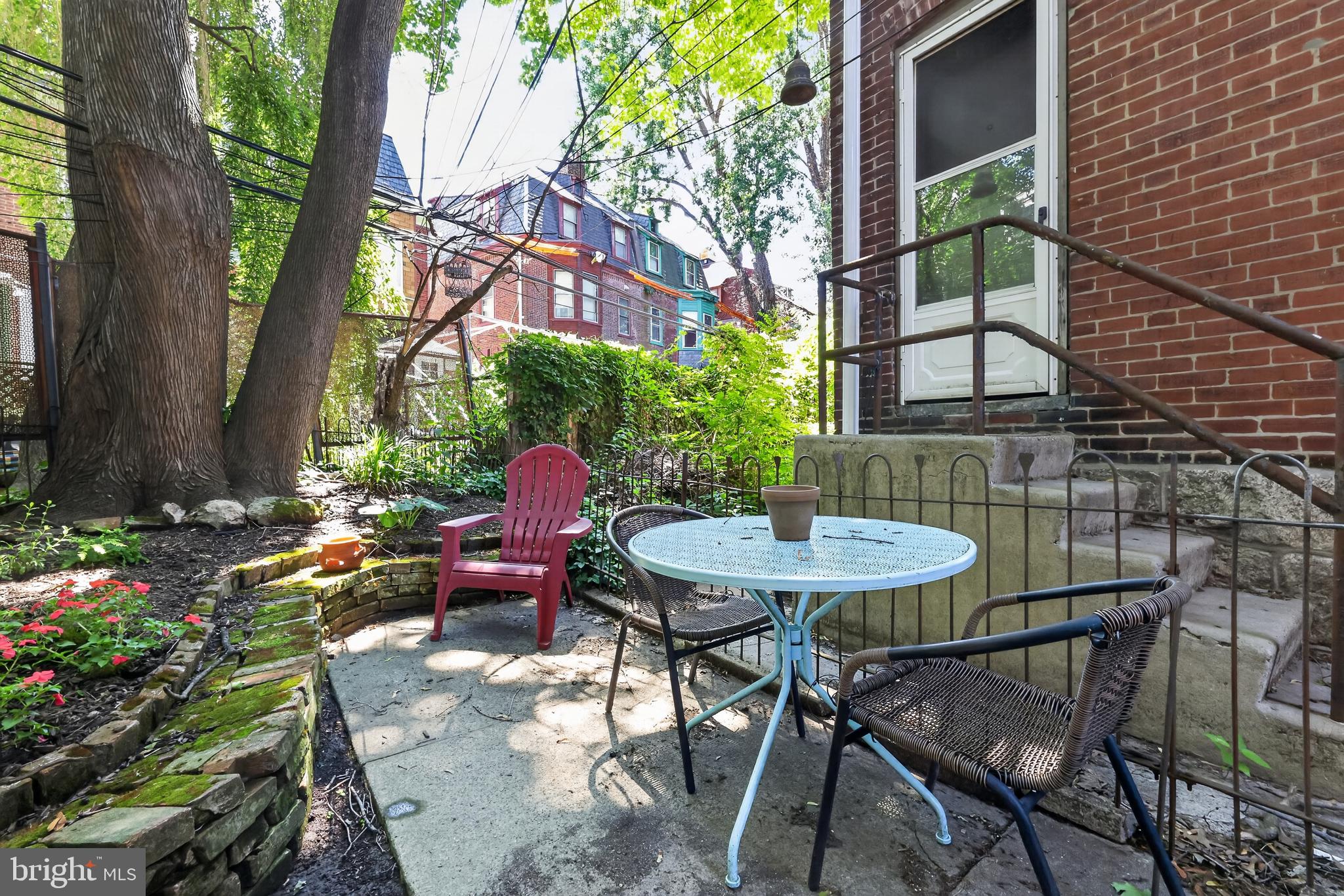 UNIVERSITY CITY - Residential Income