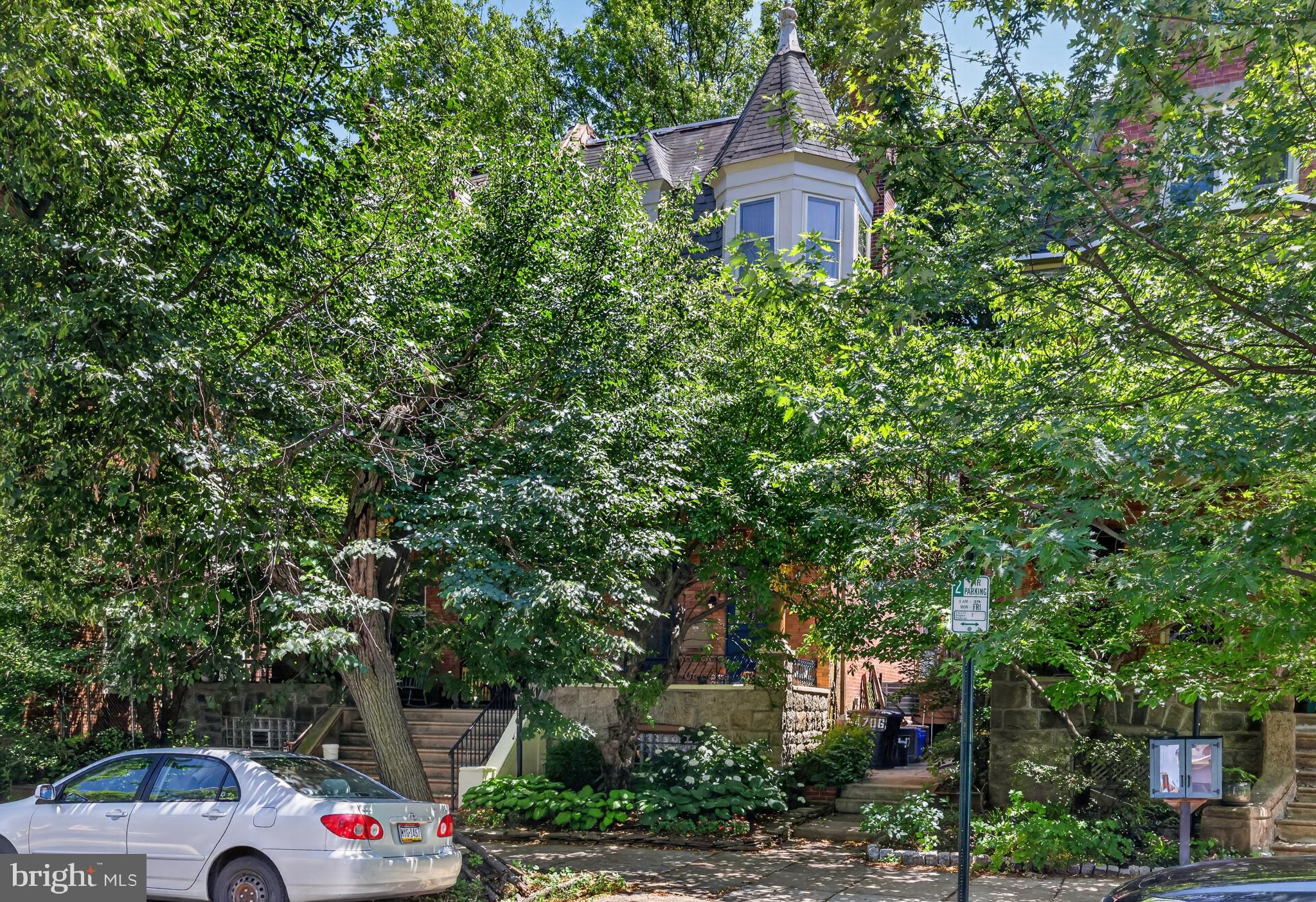 UNIVERSITY CITY - Residential Income