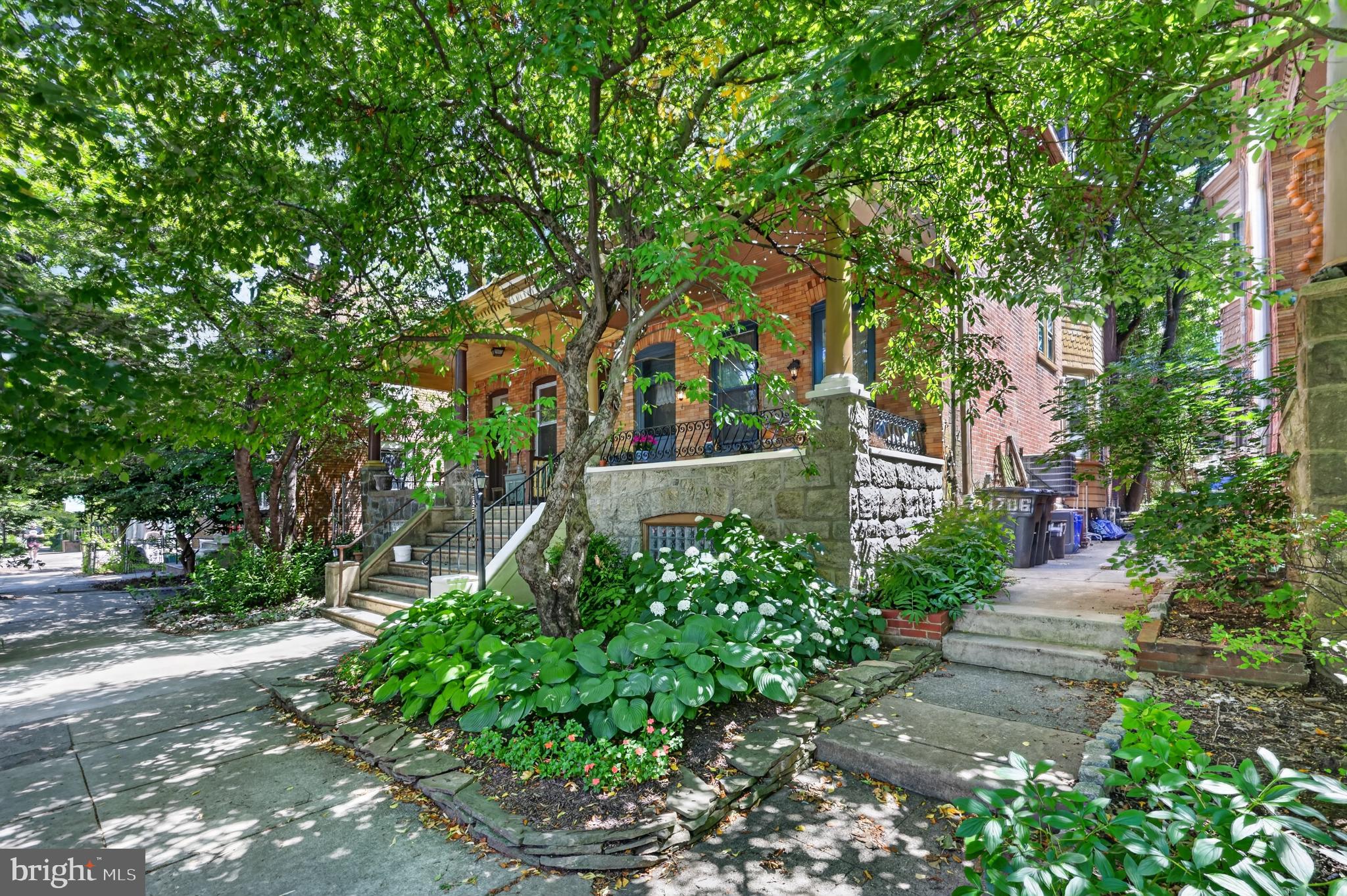 UNIVERSITY CITY - Residential Income