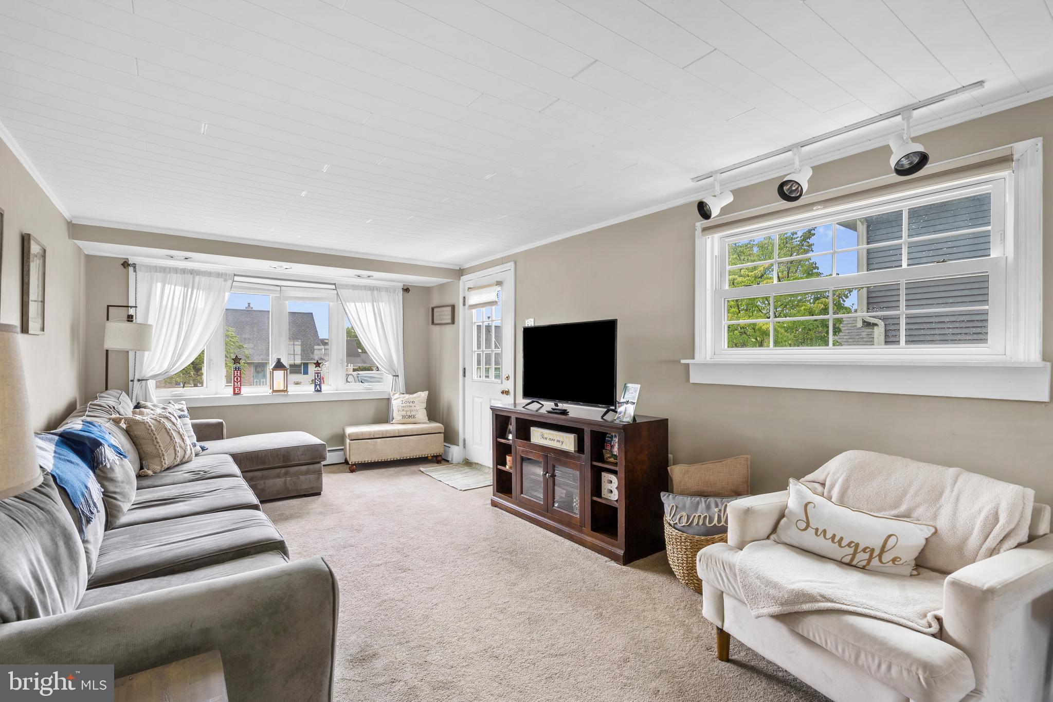 TWIN OAKS - Residential