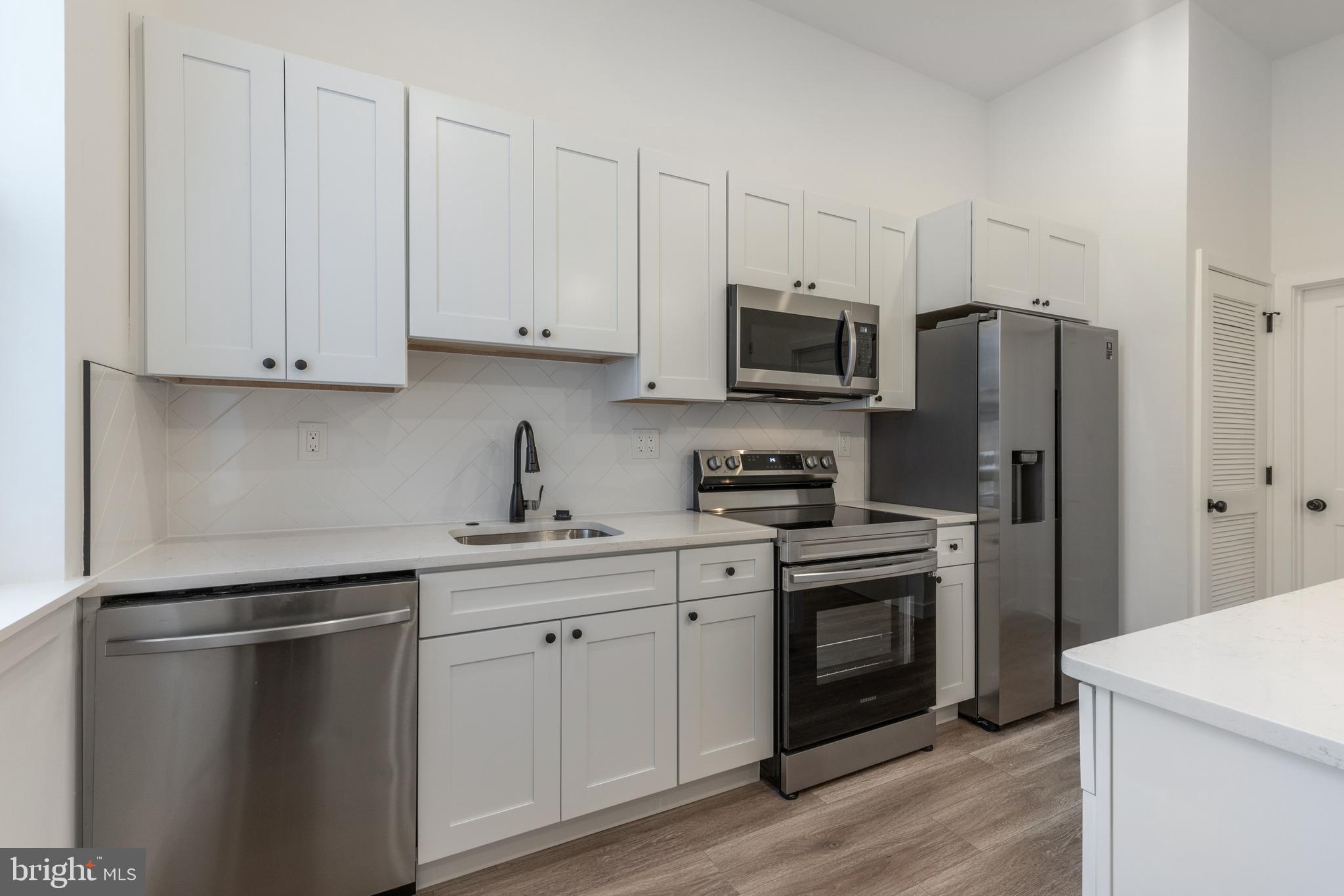 UNIVERSITY CITY - Residential Income