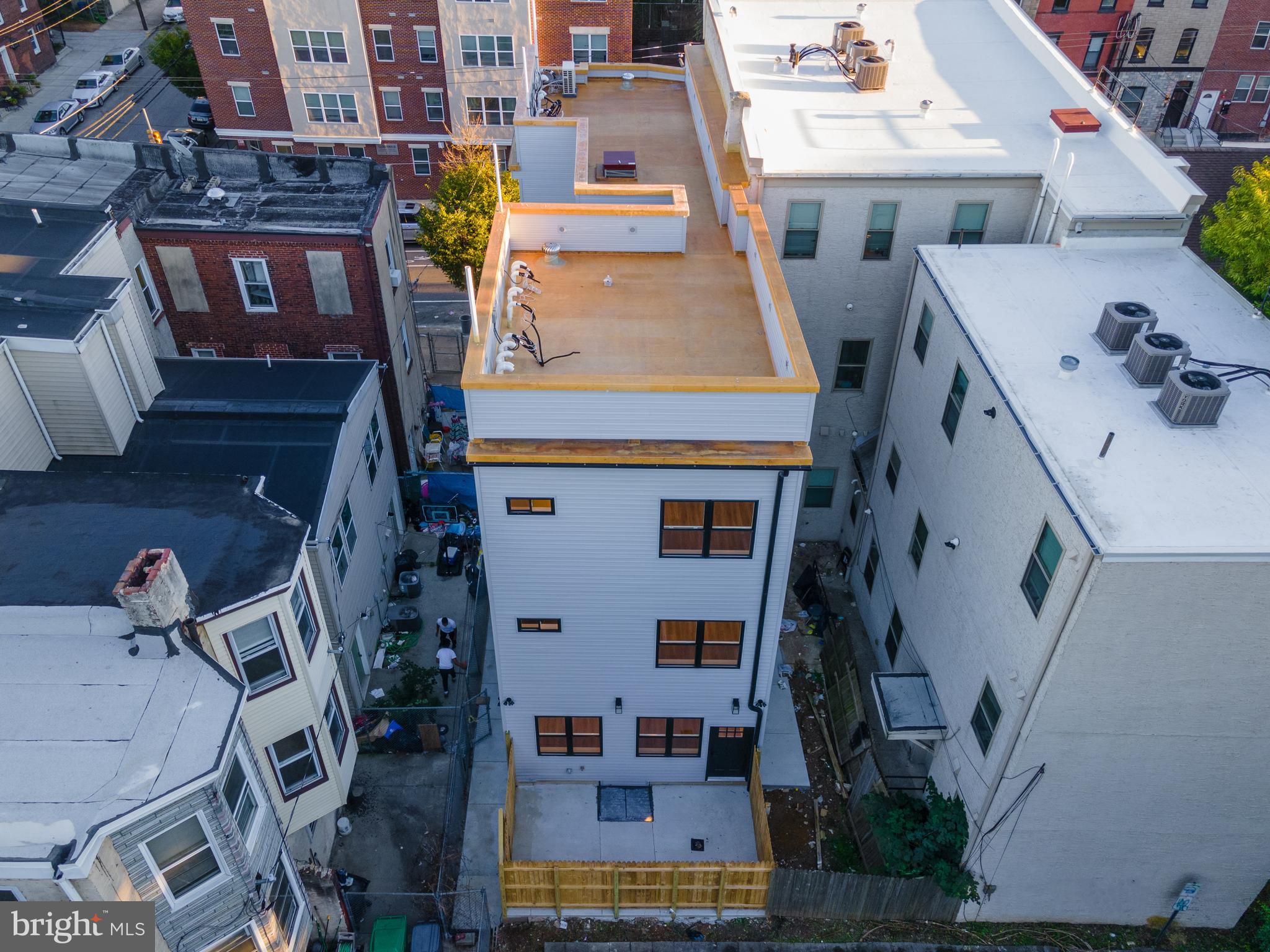 UNIVERSITY CITY - Residential Income