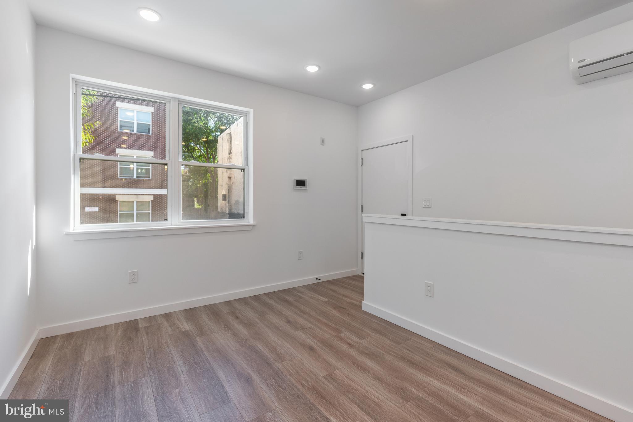 UNIVERSITY CITY - Residential Income