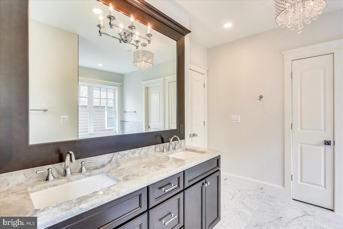 HENDRY ESTATES - Residential