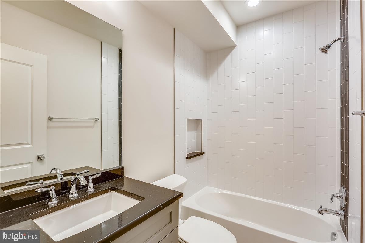 HENDRY ESTATES - Residential