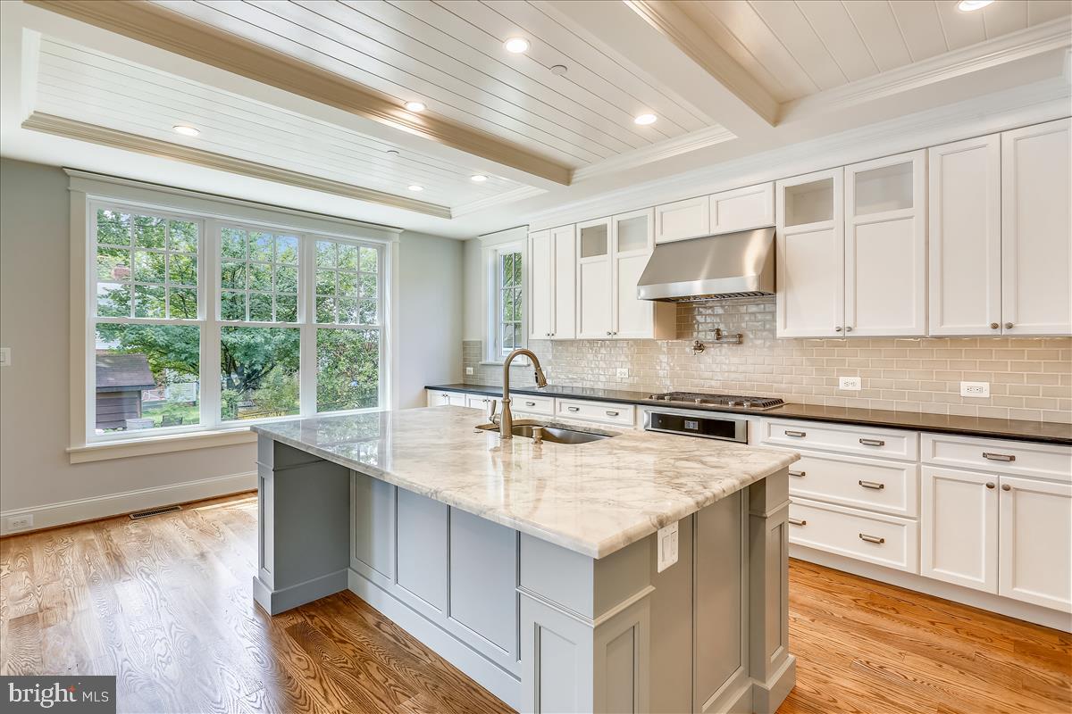 HENDRY ESTATES - Residential