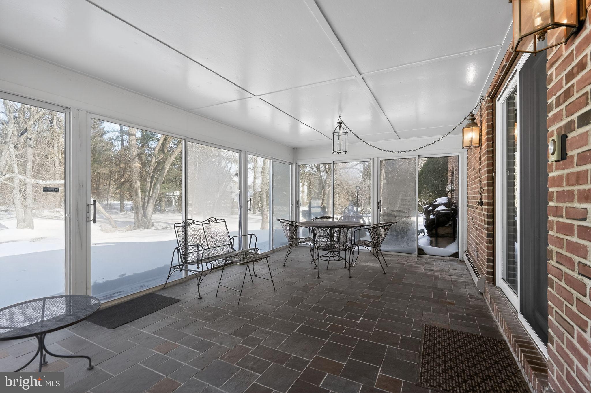 MAKEFIELD CHASE - Residential
