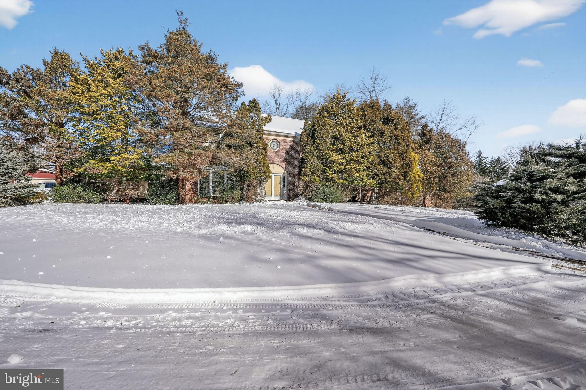 MAKEFIELD CHASE - Residential