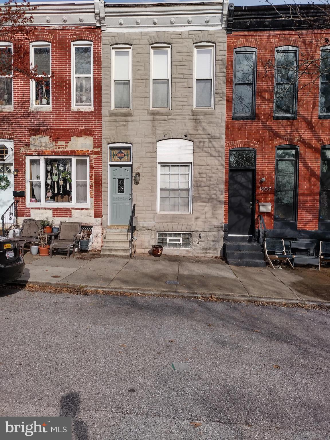 Spacious Updated Townhome directly across from Riverside Park.  Riverside/Federal Hill area.  Large Deck out back.  Updated kitchen with stainless steel appliances, Granite Countertops, Hardwood Floors, Finished Basement with full bath.  Brand new updated bathroom upstairs.
Absolutely NO PETS, tenants pay utilities.
Apply on Rent Spree