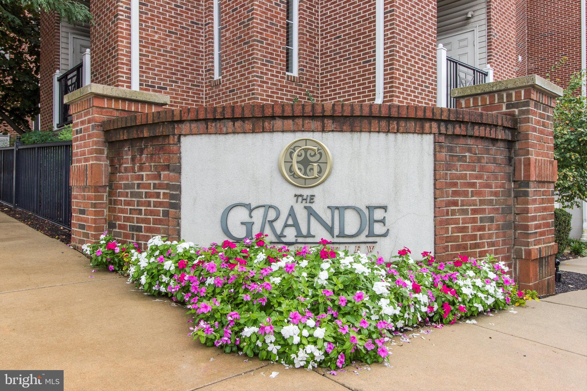 THE GRANDE AT RIVERVIEW - Residential