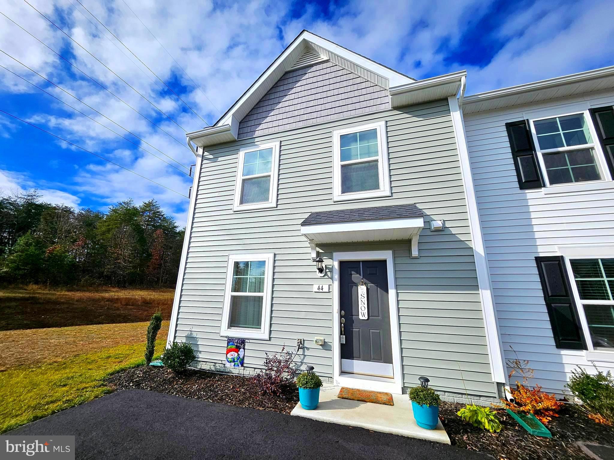 WHISPERING PINES - Residential