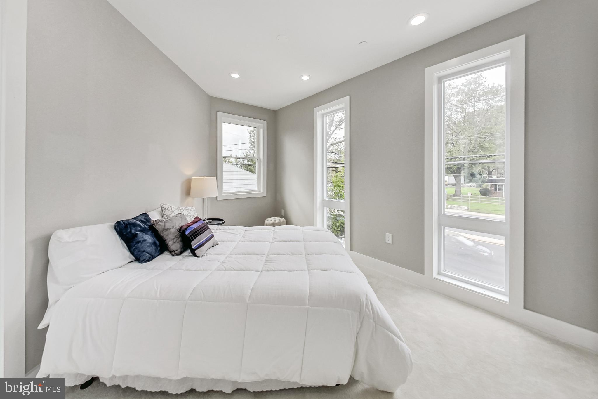 KENSINGTON HEIGHTS - Residential