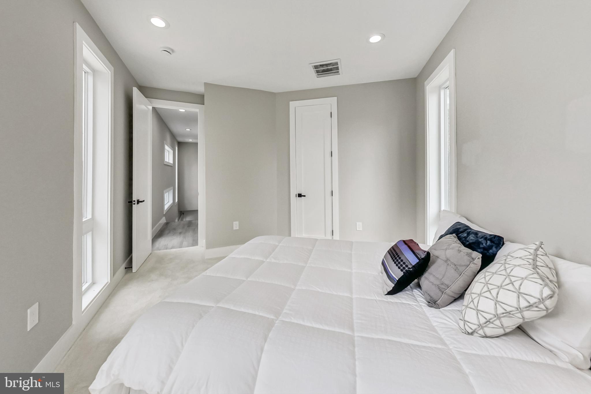 KENSINGTON HEIGHTS - Residential