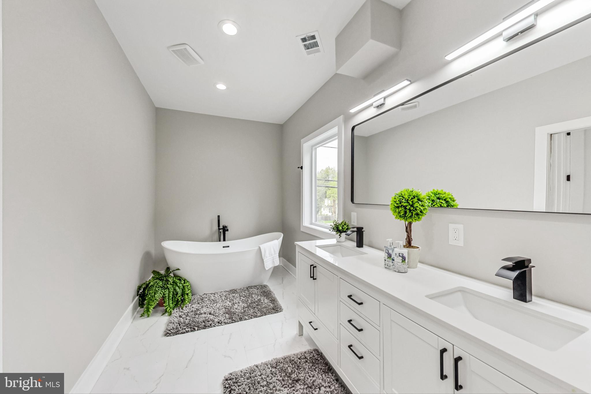 KENSINGTON HEIGHTS - Residential