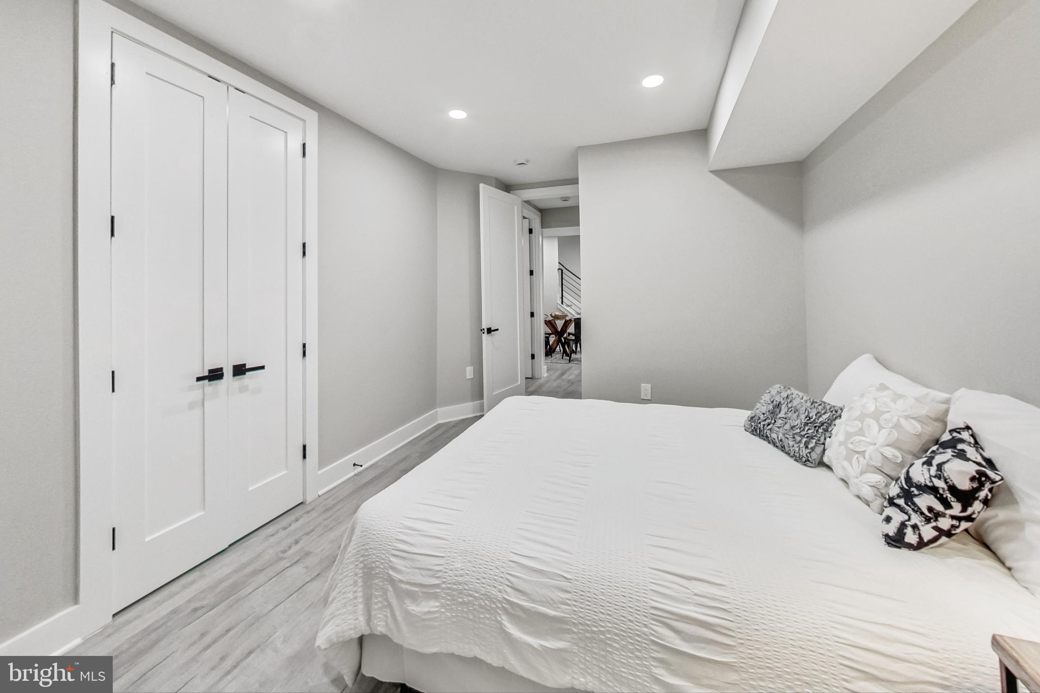 KENSINGTON HEIGHTS - Residential