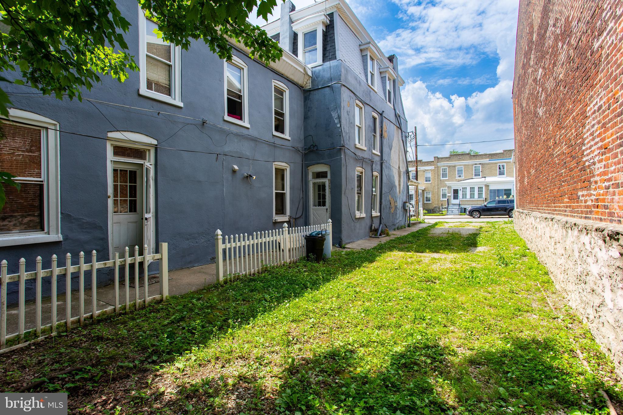 ROXBOROUGH - Residential
