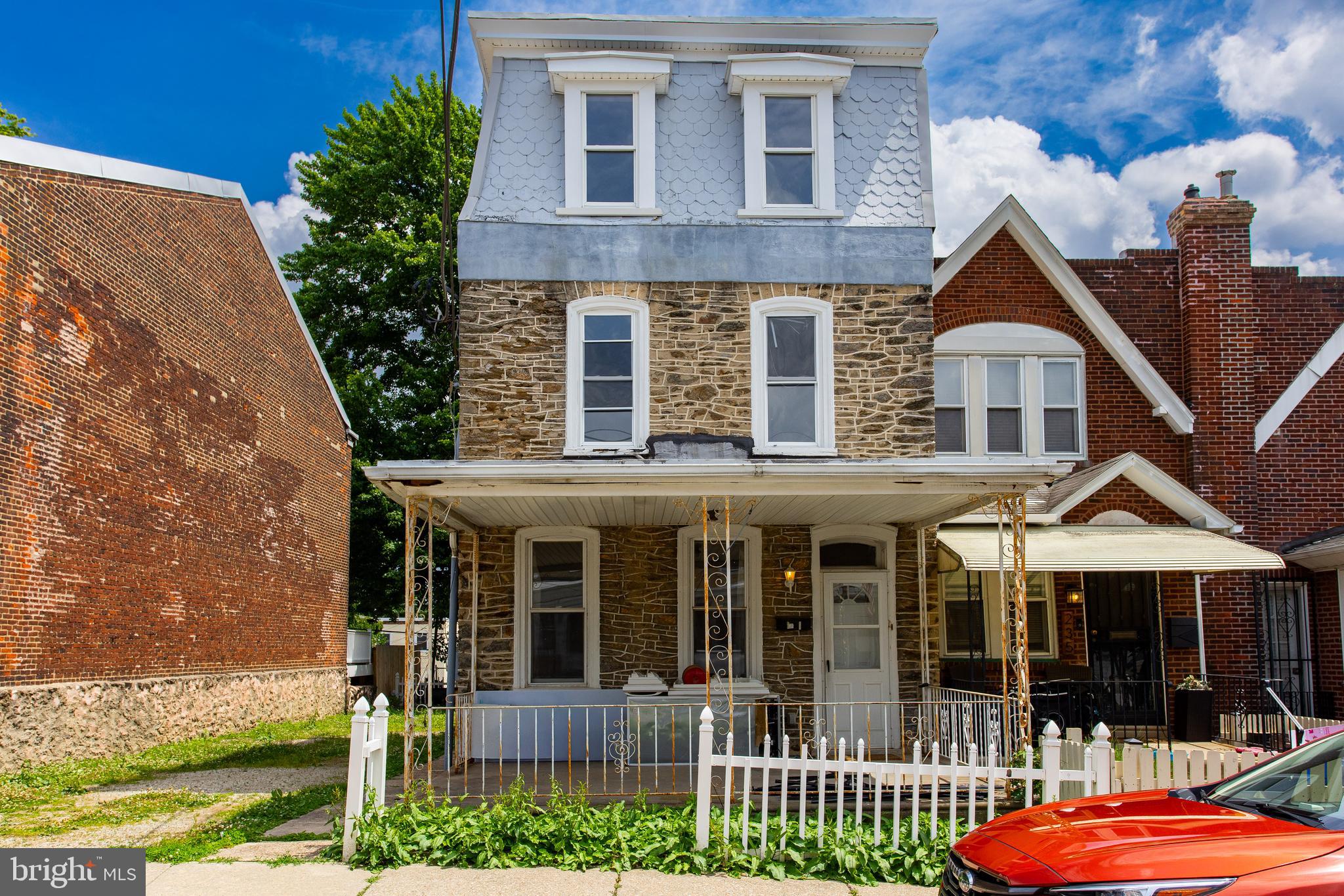 ROXBOROUGH - Residential