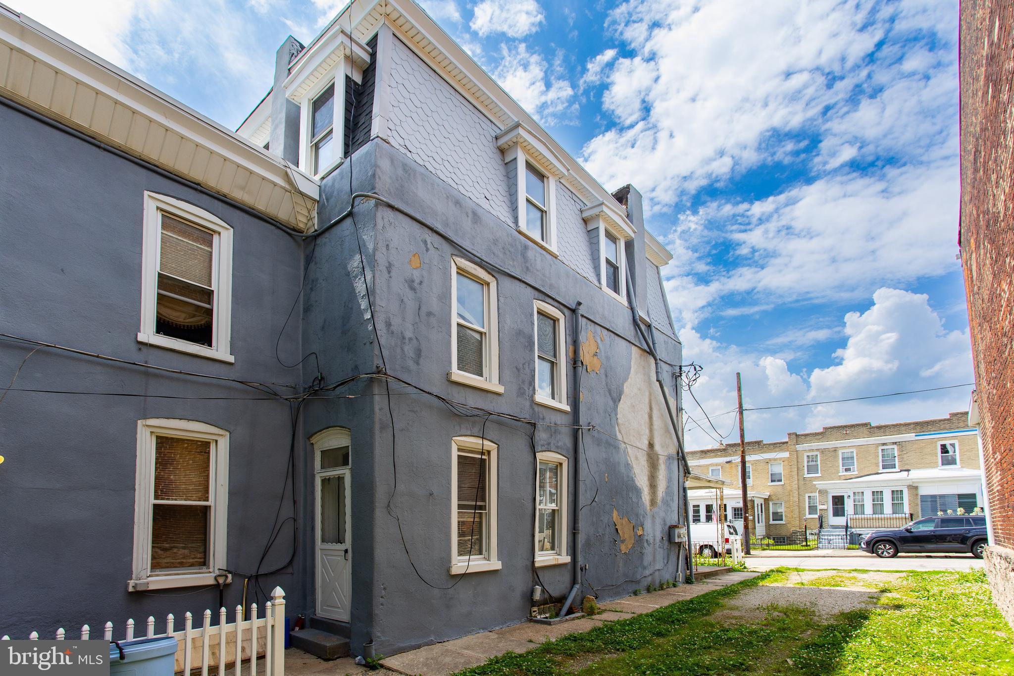 ROXBOROUGH - Residential