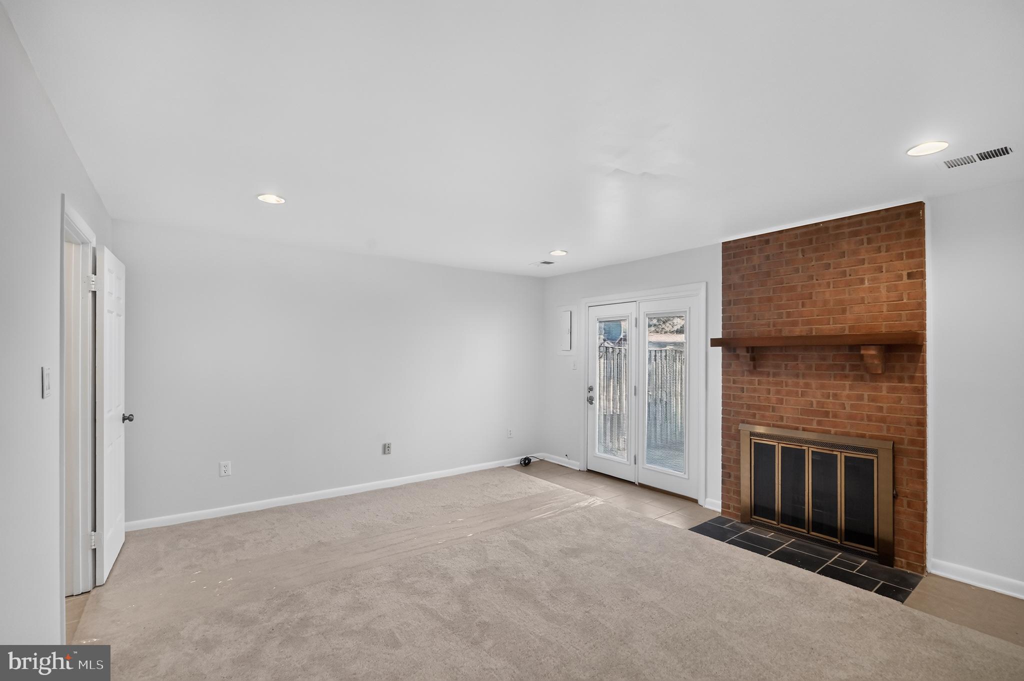 TOWNES OF GREENBRIAR - Residential