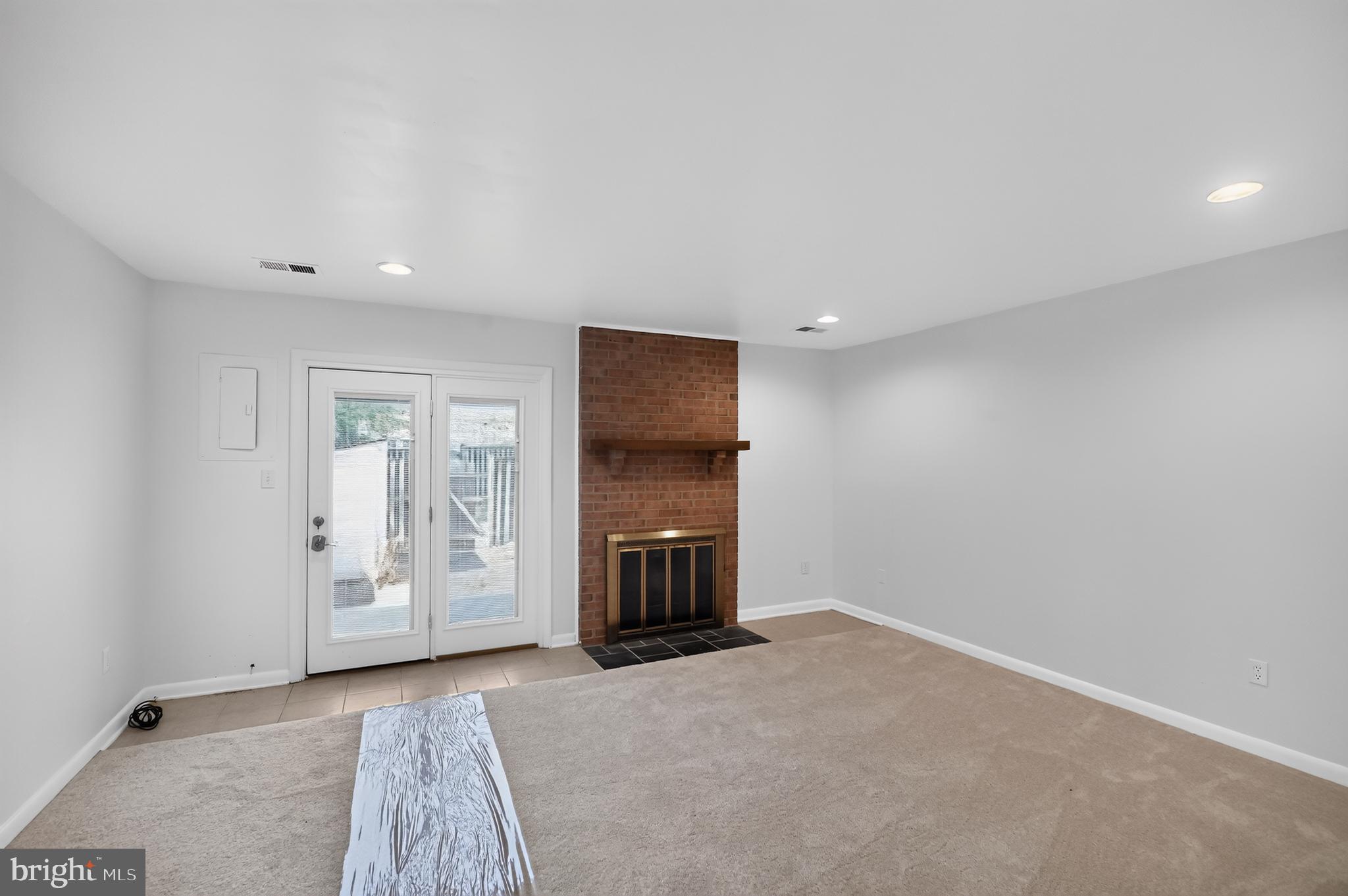 TOWNES OF GREENBRIAR - Residential