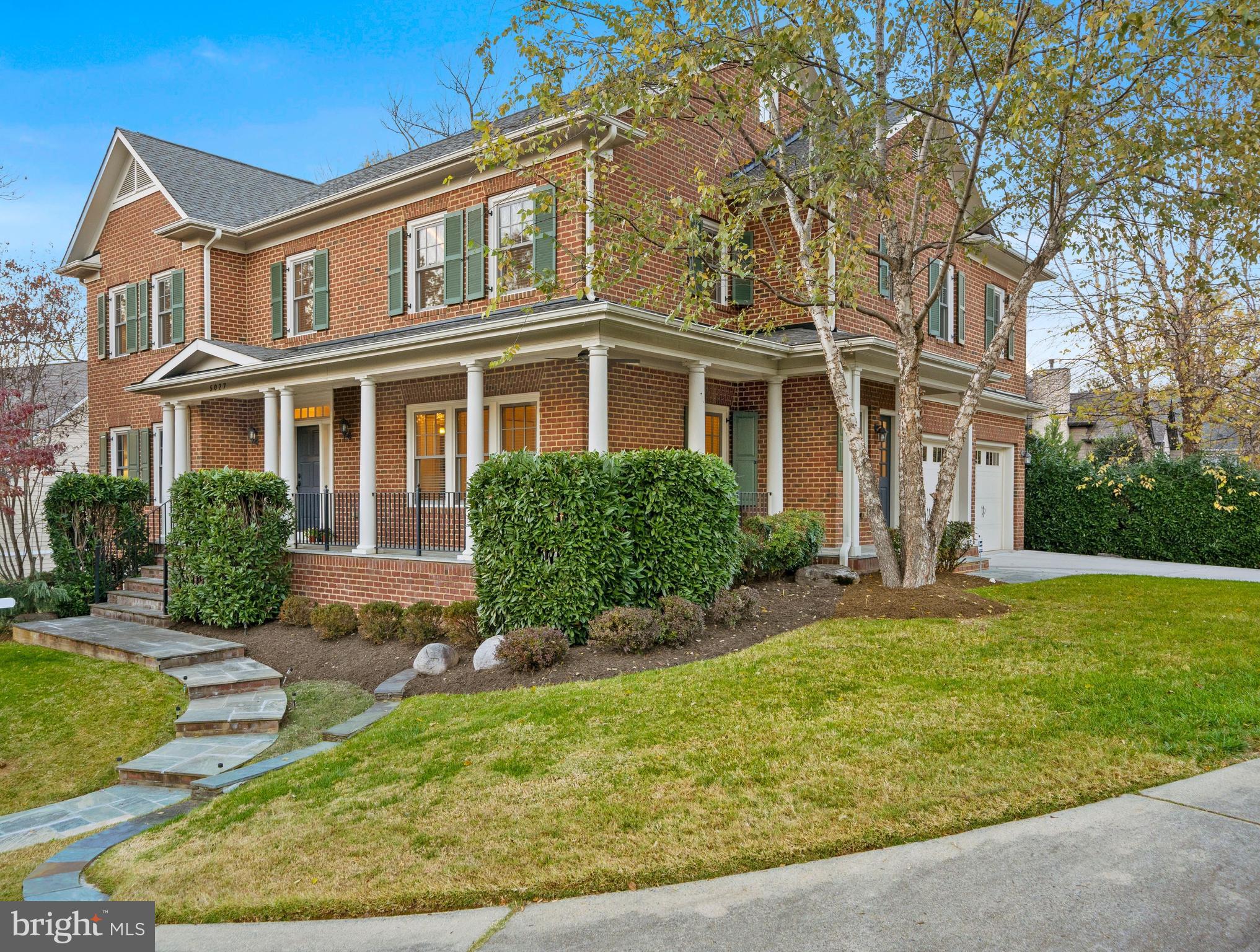 COUNTRY CLUB MANOR - Residential