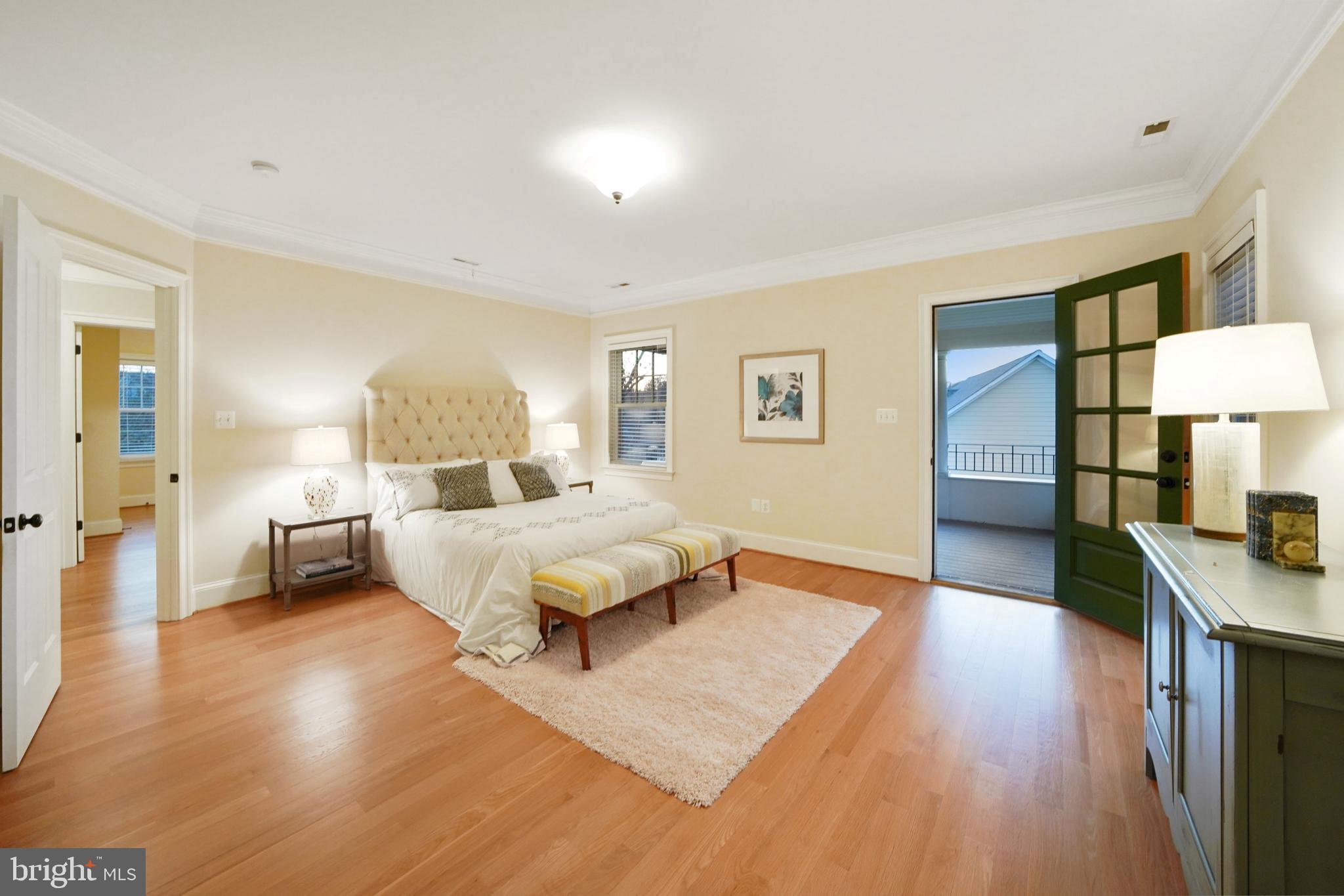 COUNTRY CLUB MANOR - Residential