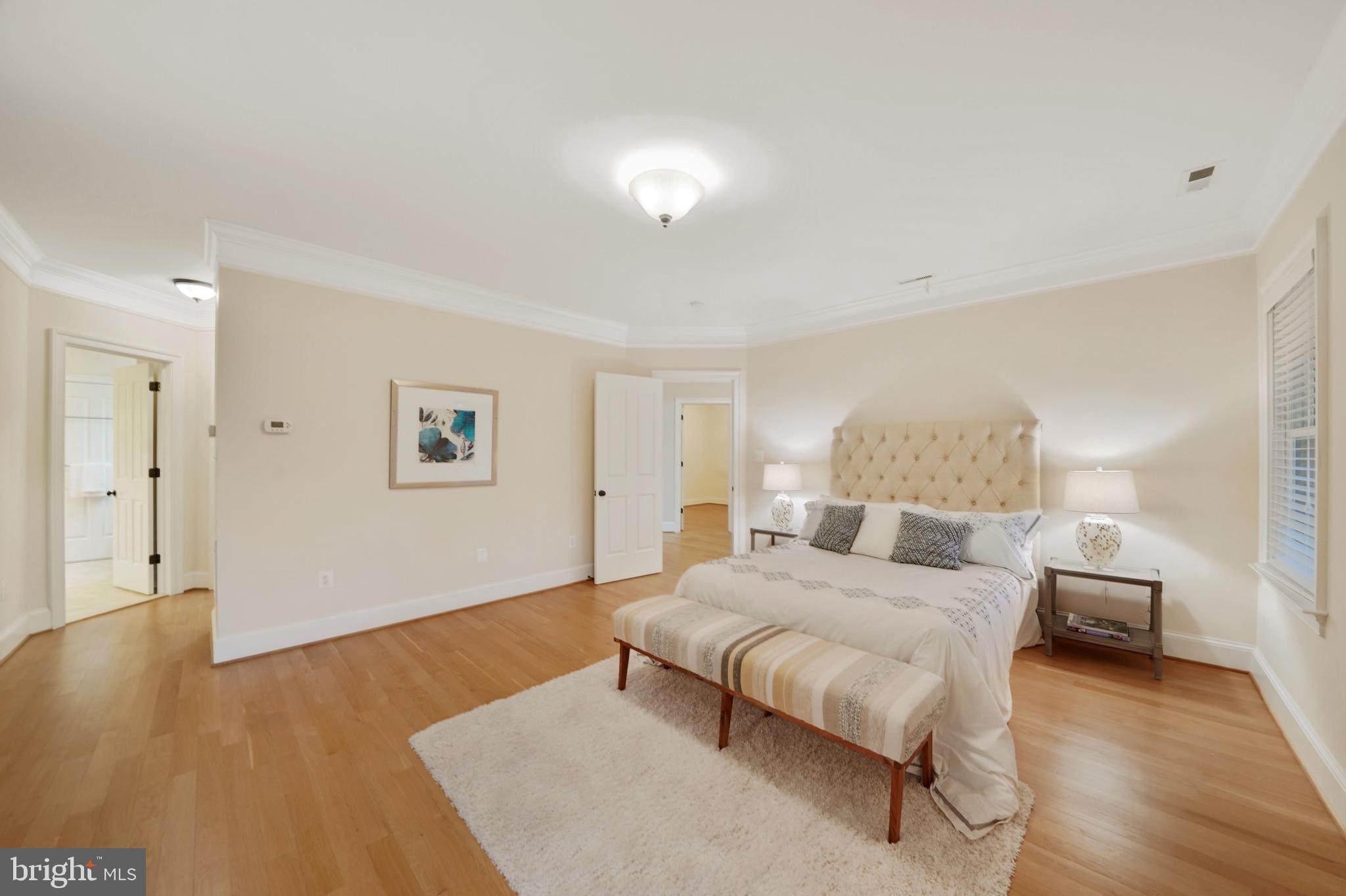 COUNTRY CLUB MANOR - Residential