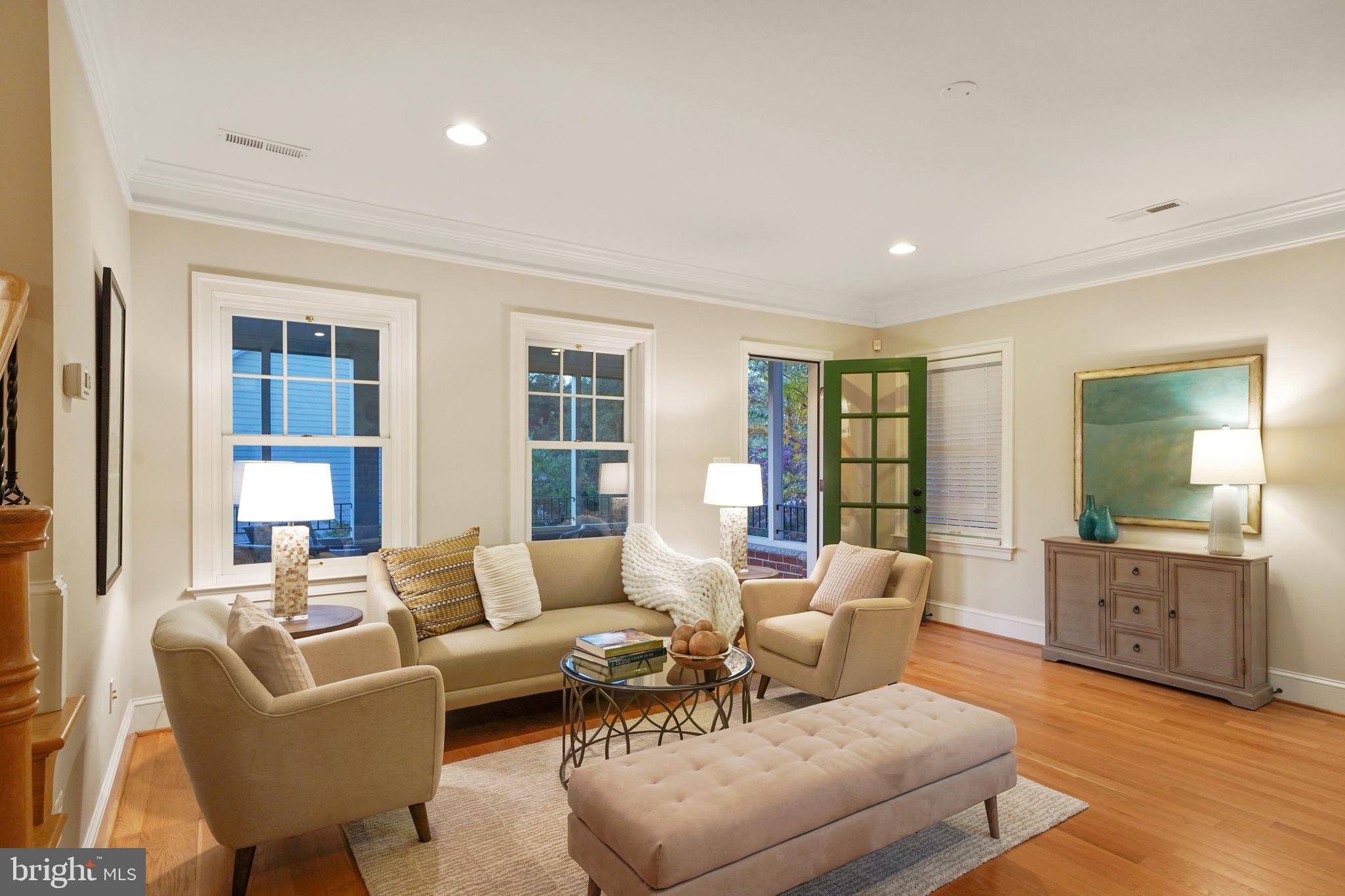 COUNTRY CLUB MANOR - Residential