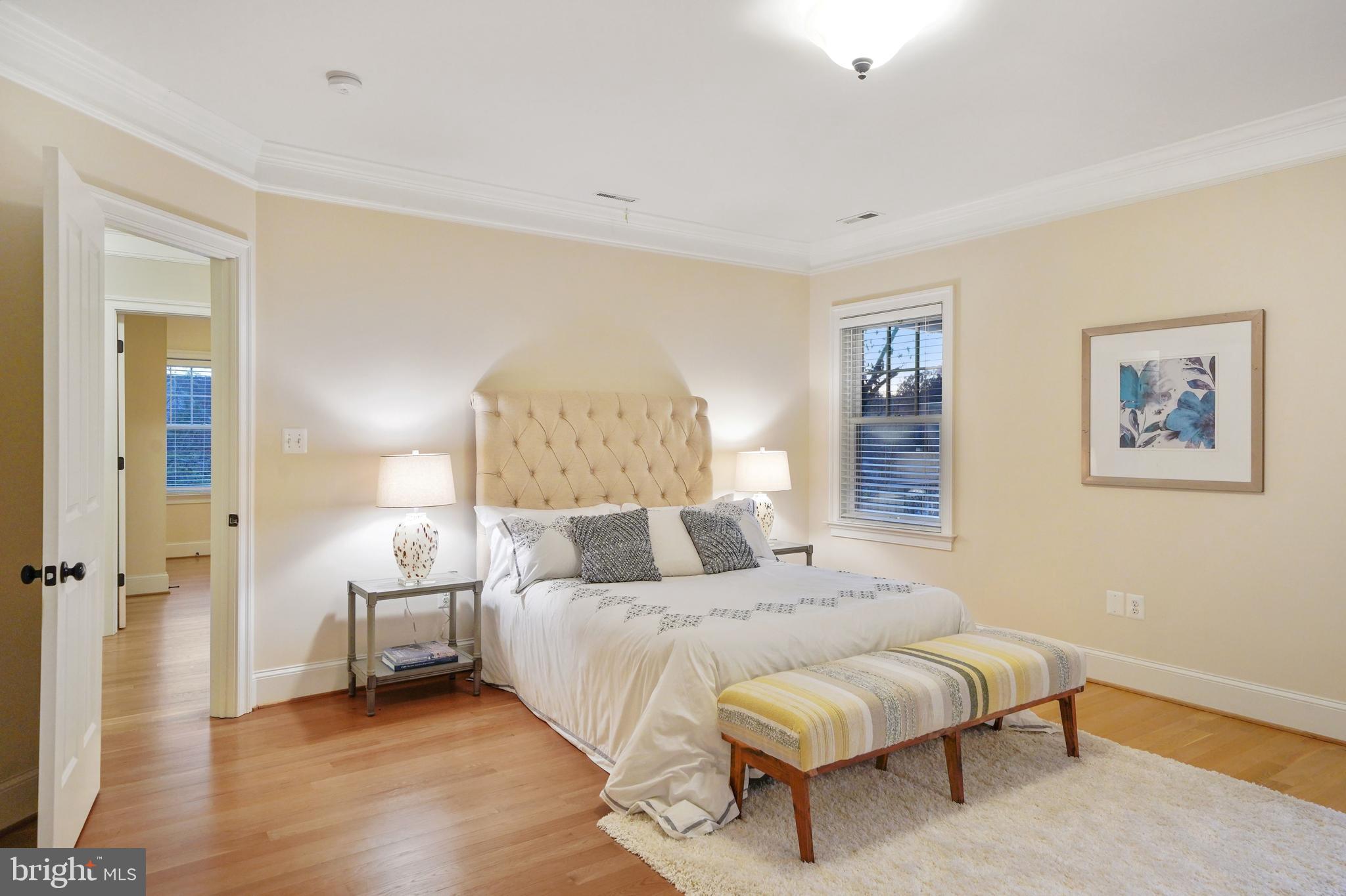 COUNTRY CLUB MANOR - Residential